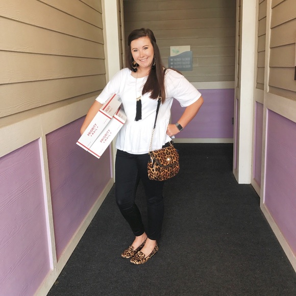 Meet your Posher, Emilee - Picture 2 of 4